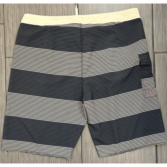 RVCA Stretch Mens Beige Navy Striped Board Shorts Swim Trunks Size 38 Beach - Picture 7 of 8